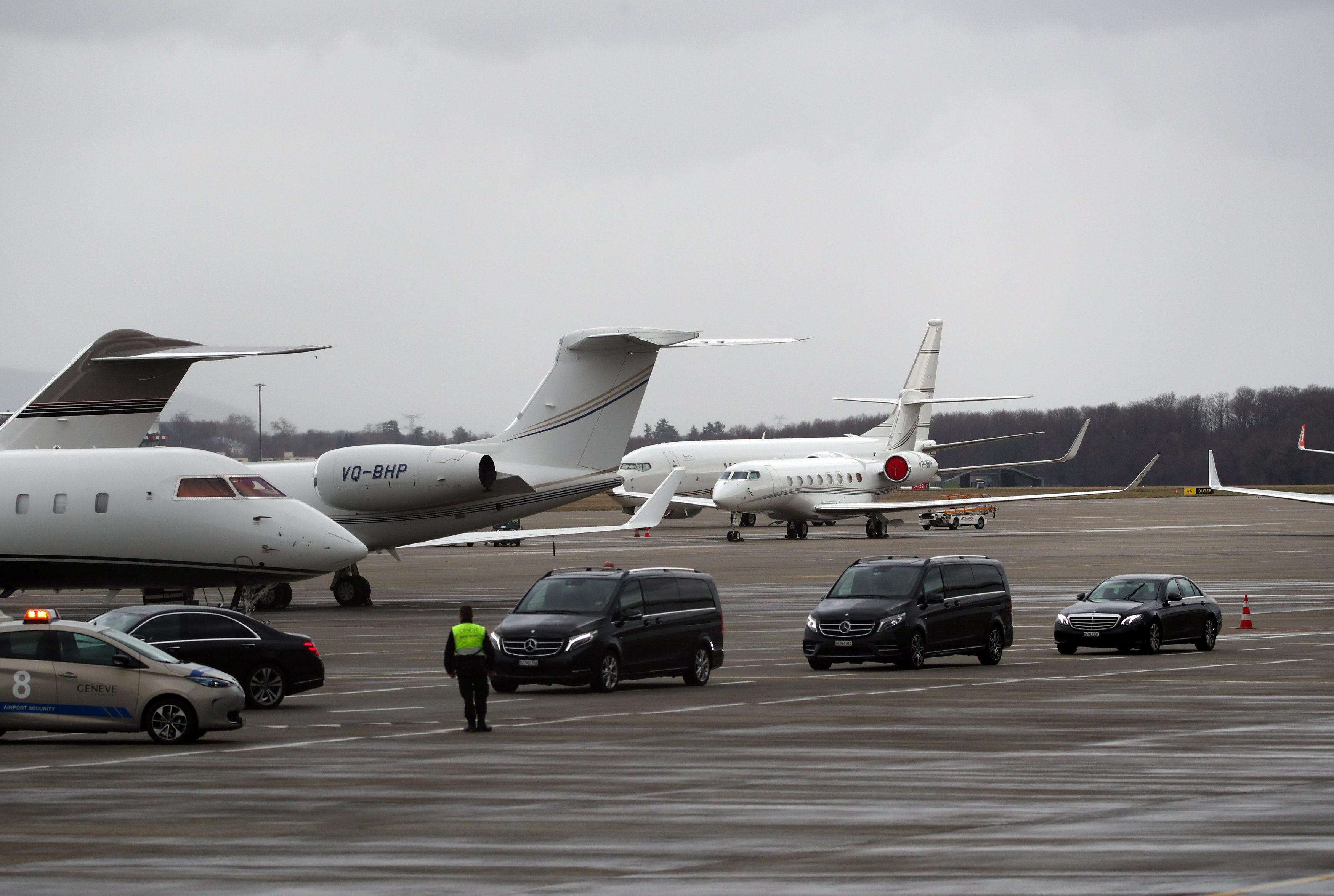 طائرة بوتفليقة في مطار جنيف وتستعد للإقلاع