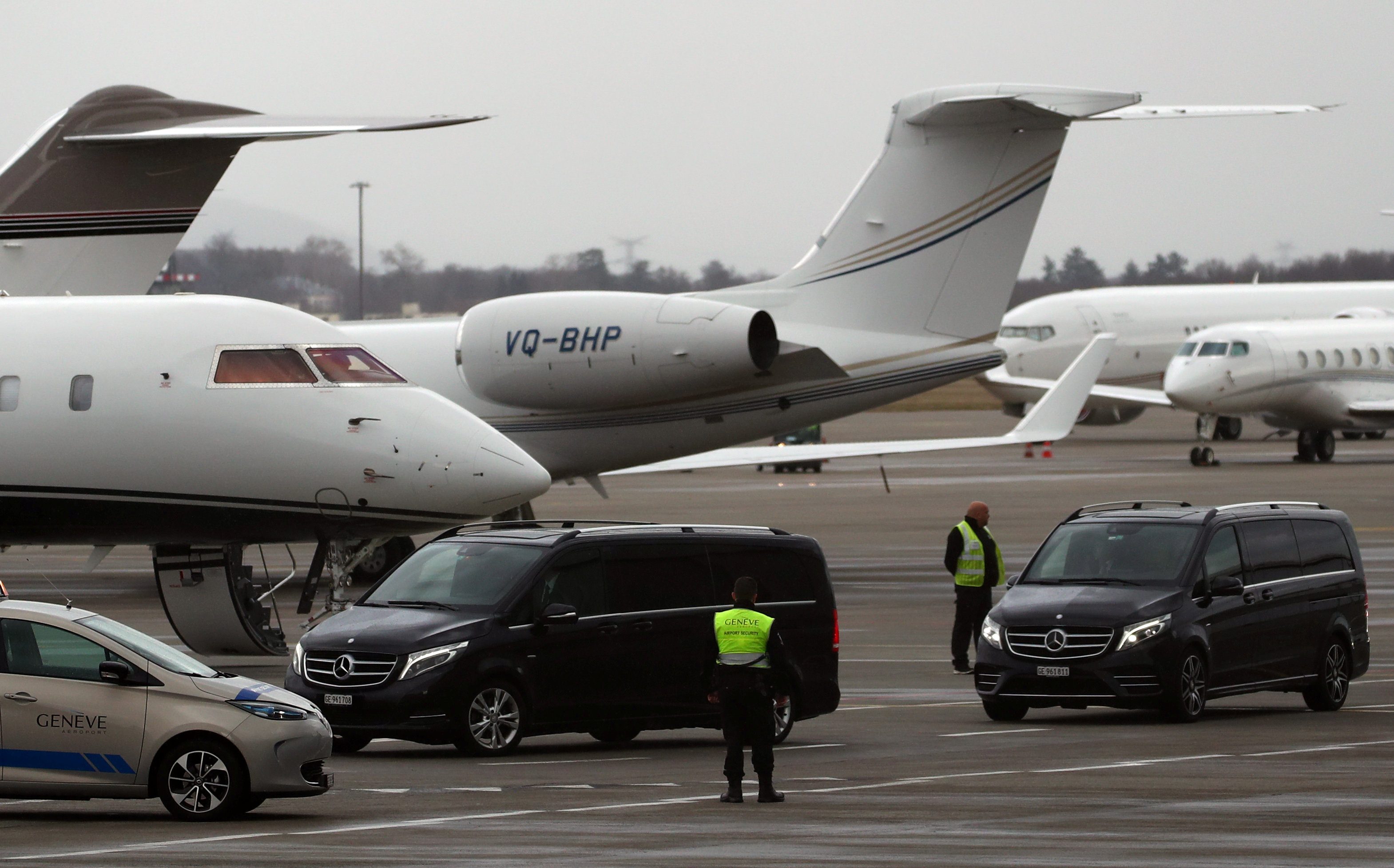 وصول طائرة بوتفليقة إلى مطار عسكري في الجزائر.. غاب أسبوعين لفحوص طبية بسويسرا