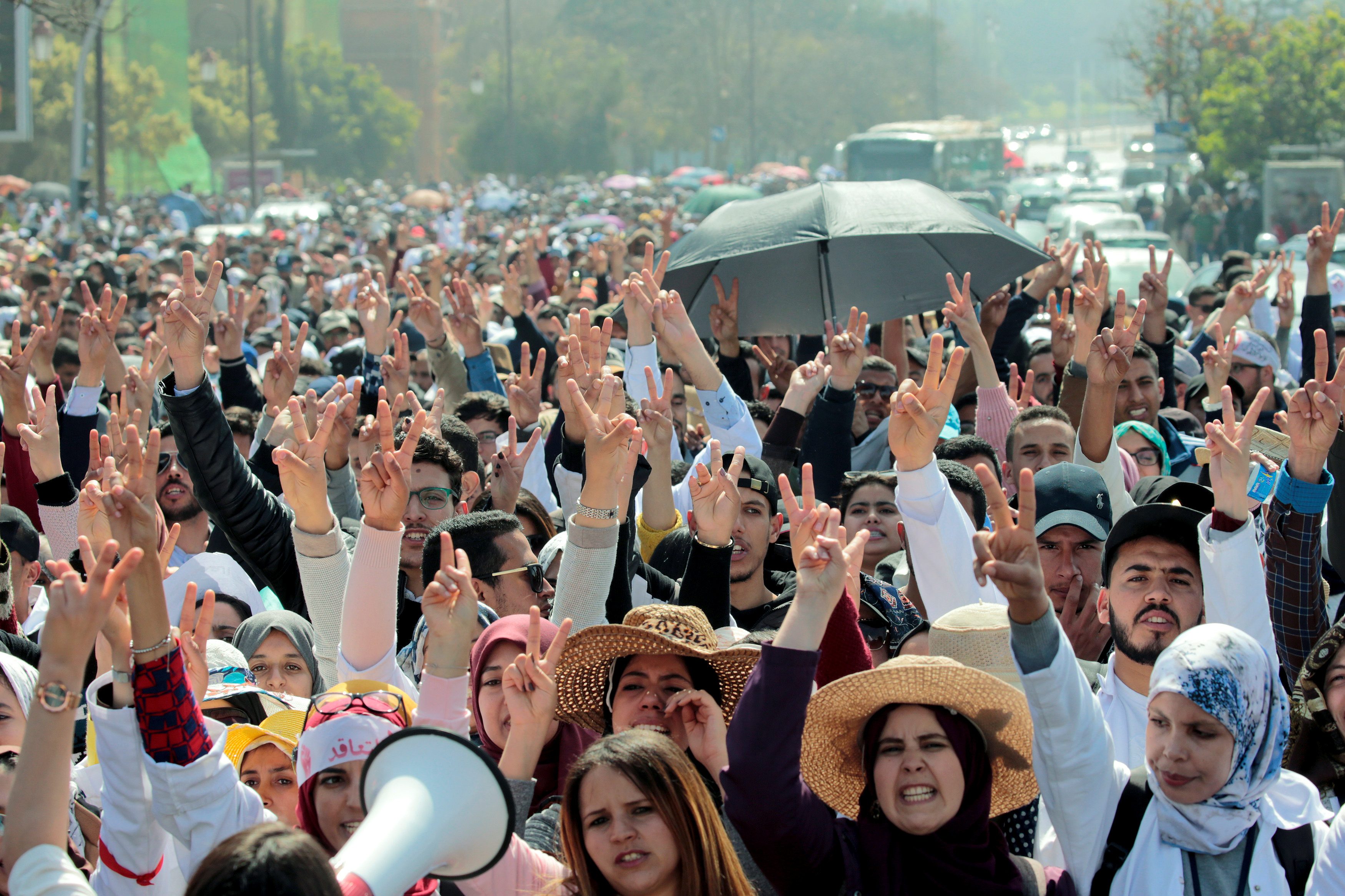 آلاف المدرسين يحتجون في المغرب