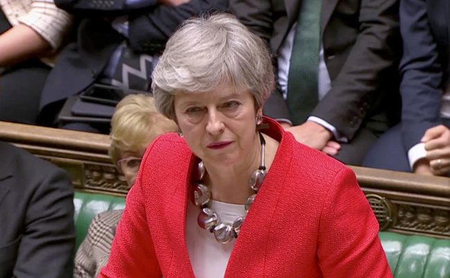 صنداي تايمز: رئيسة وزراء بريطانيا تواجه مؤامرة من وزراء للإطاحة بها