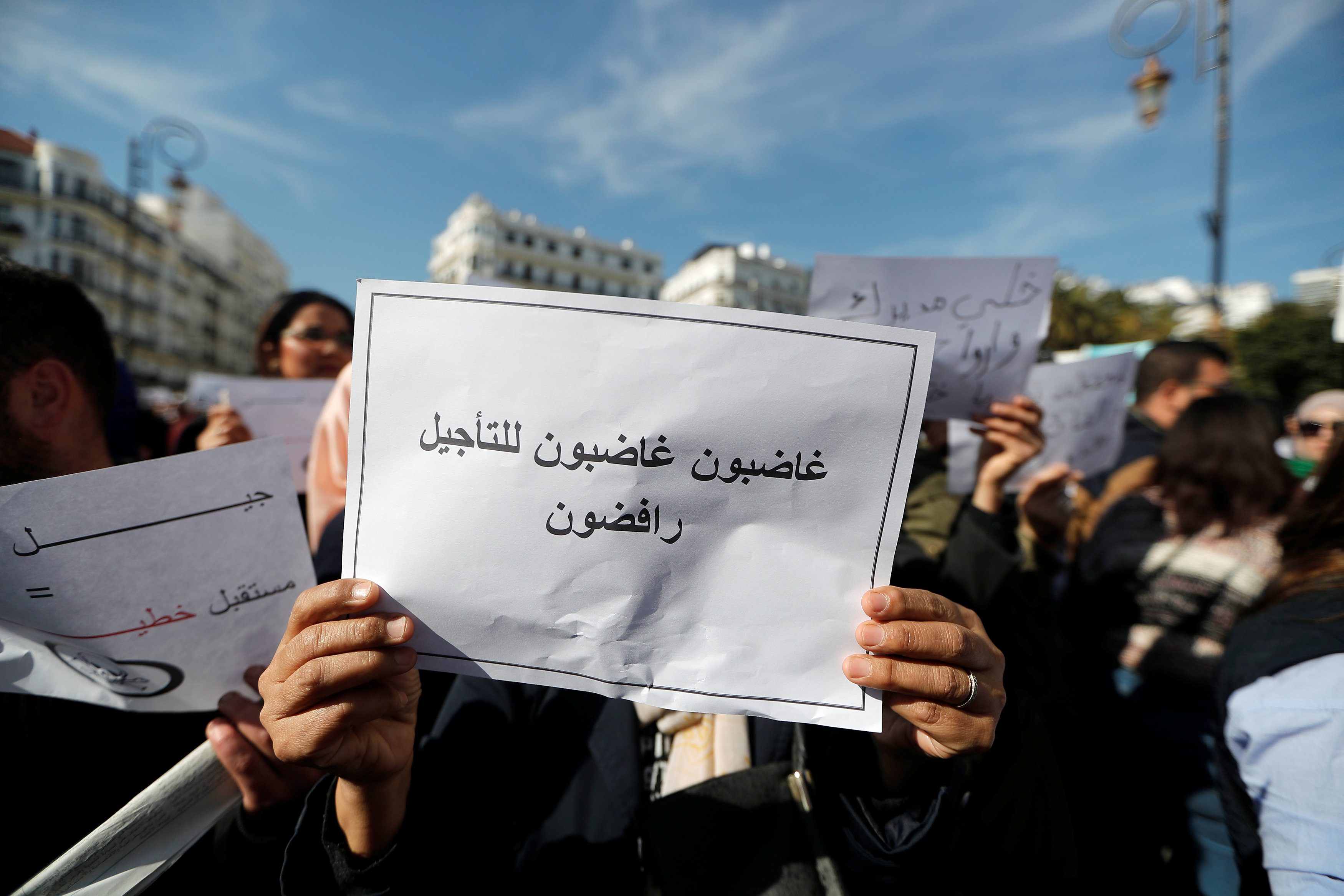 ناشطون: بوتفليقة لم يفهم رسالتنا جيداً