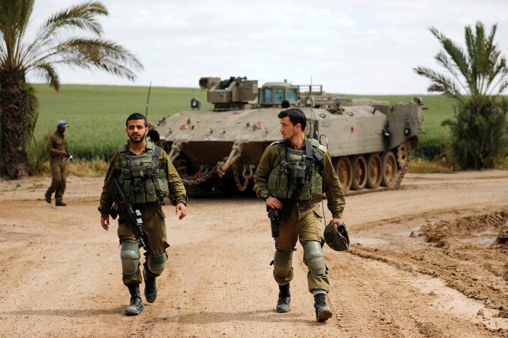جنود إسرائيليون قرب قطاع غزة