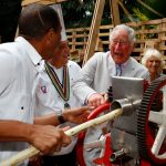 الأمير تشارلز يُحضر عصير قصب السكر في كوبا