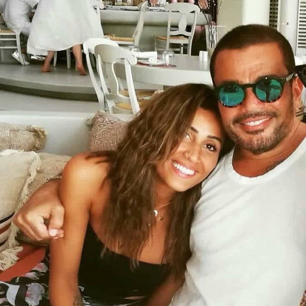 دينا الشربيني تنشر صورتها مع زوجة عمرو دياب الأولى