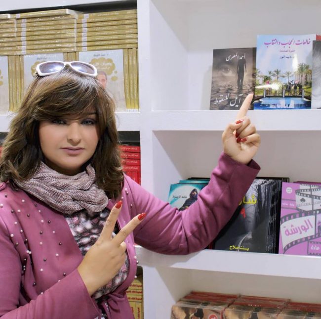 بلاغ ضد مؤلفة كتاب «خالعات الحجاب والنقاب» لتعليقها العنصري على حادث محطة مصر.