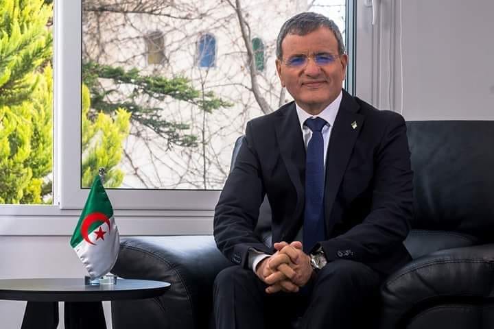 المتظاهرون يطالبون اللواء المتقاعد علي غديري بالرحيل/مواقع التواصل