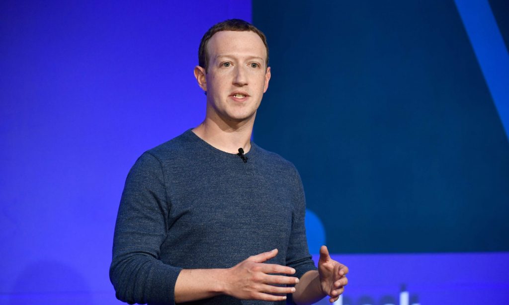 فيسبوك تحظر «التعصب الأبيض» على منصاتها