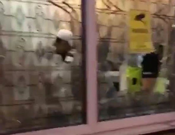 آثار الإعتداء على مساجد بريطانيا/ صحيفةEXPRESS