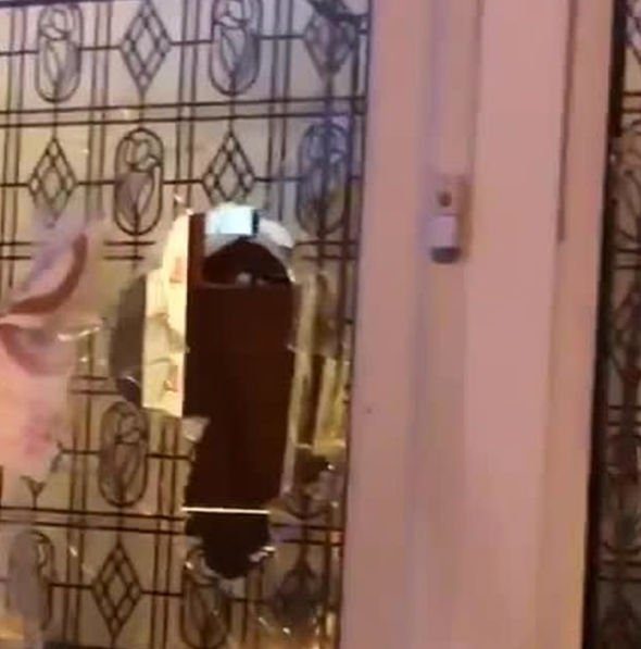 آثار الإعتداء على المساجد في بريطانيا/صحيفة Express البريطانية