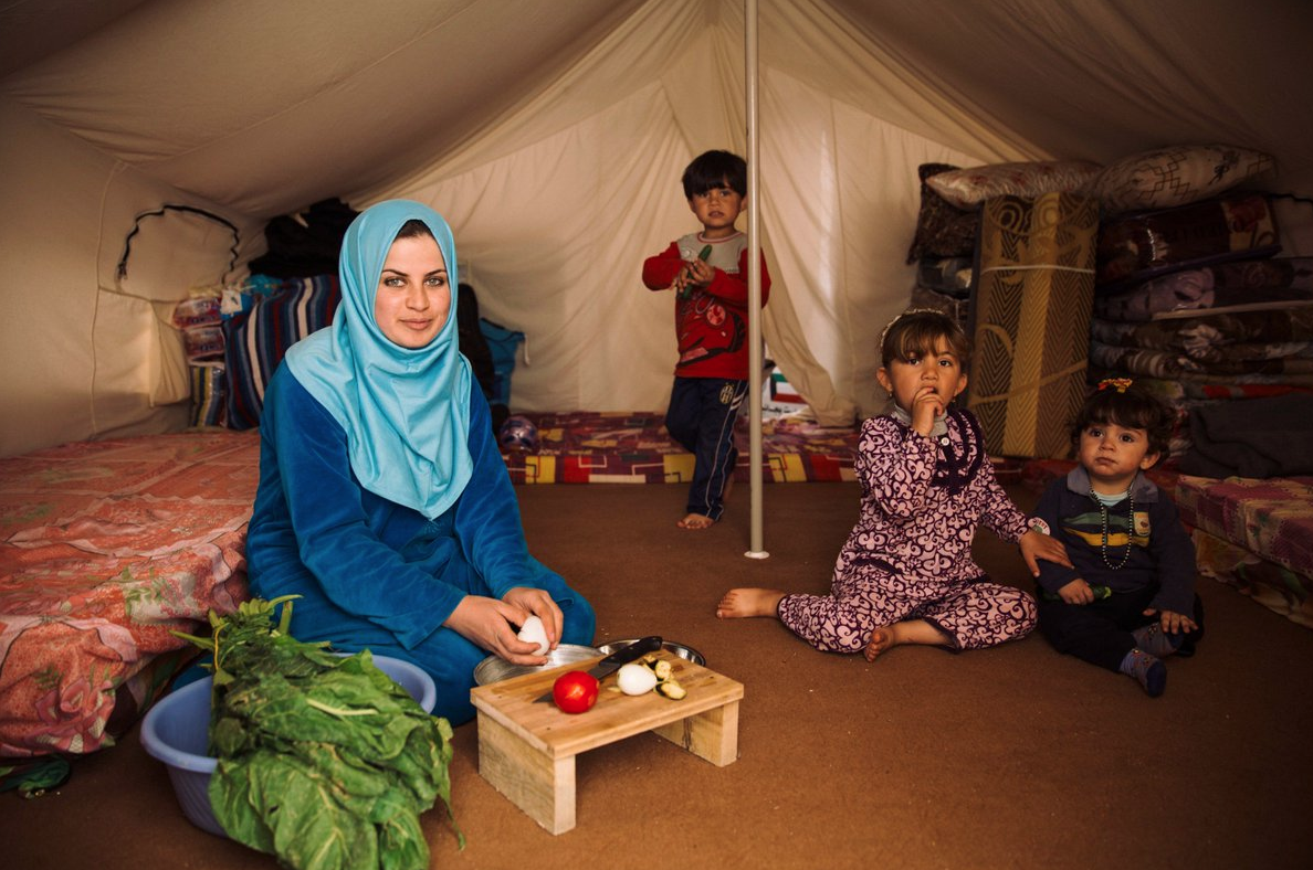 المرأة العربية.. كيف أصبحت ملاذنا الوحيد في عالمنا العربي المُظلم؟