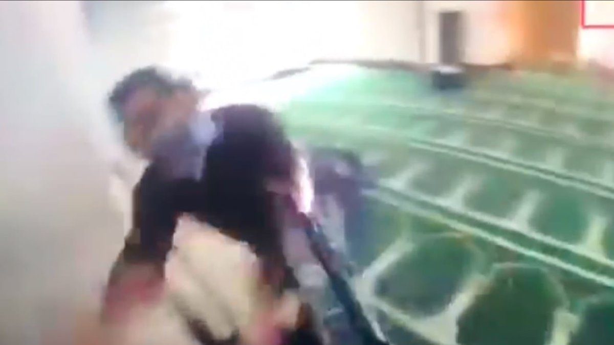 قصة الرجل الذي كاد أن ينتزع رشاش سفاح نيوزيلندا