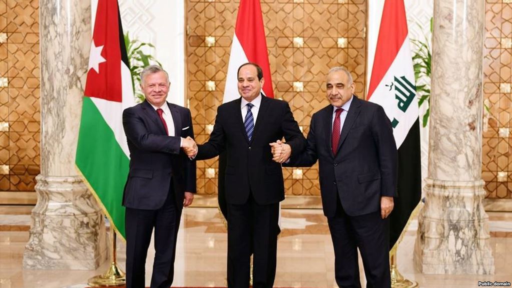 رئيس الوزراء العراقي عادل عبد المهدي والرئيس المصري عبد الفتاح السيسي والعاهل الأردني عبد الله الثاني في قمة القاهرة/ رويترز