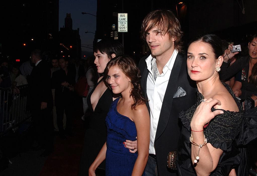 الممثلة الأمريكية ديمي مور وصديقها السابق آشتون كوتشر من أتباع الكابالا (Web)