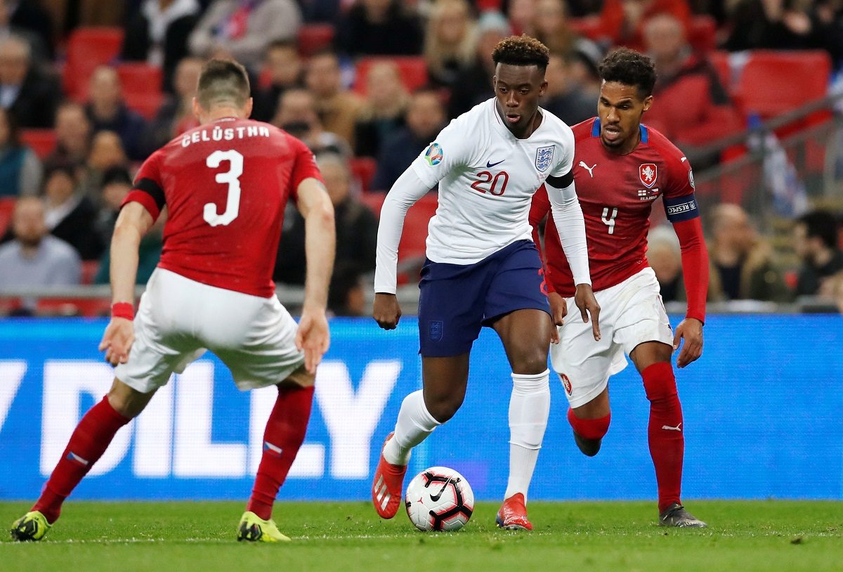 لم يصدق أن الأمر حقيقي.. جناح تشيلسي يسرق لقباً تاريخياً من روني ووالكوت