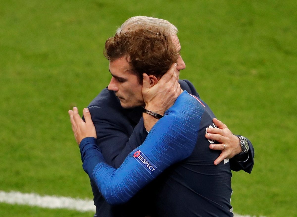 الإعلام المحلي يقلل من قيمته الحقيقية.. مدرب فرنسا يعالج إحباط غريزمان بطريقة فريدة