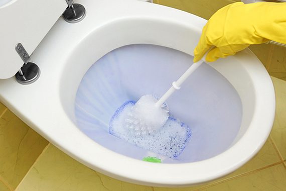 طريقة تنظيف الحمام