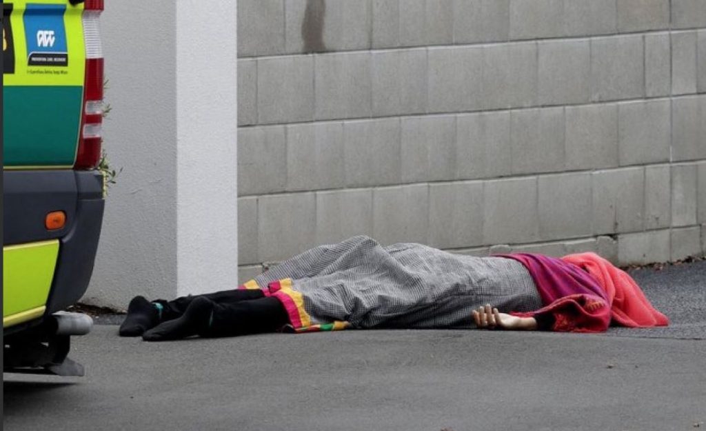 غضب عالمي من هجوم نيوزيلندا: الكنيسة تدق الأجراس، والاتحاد الأوروبي والناتو ورؤساء الدول يدينون الحادث ويقدمون التعازي