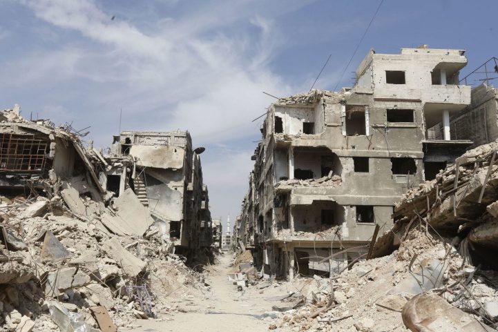 تم تدمير أجزاء كبيرة من ضواحي دمشق التي كان يسيطر عليها المعارضون في السابق خلال المعارك بينهم وبين النظام/ AFP 