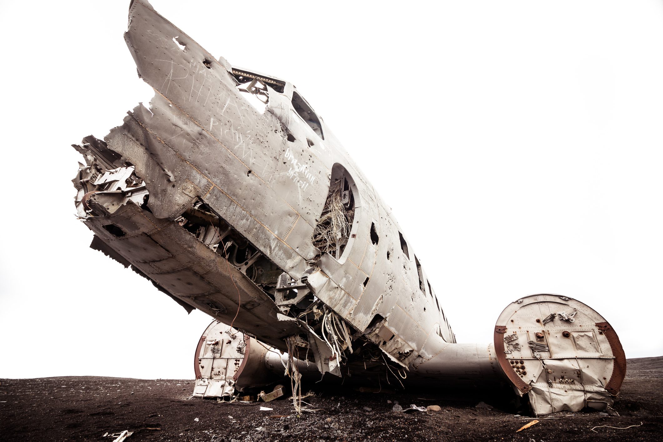 ليس صندوقاً واحداً، ولونه ليس أسود.. ما هو «الصندوق الأسود» الخاص بالطائرات؟ وكيف يخزِّن بيانات الرحلات؟