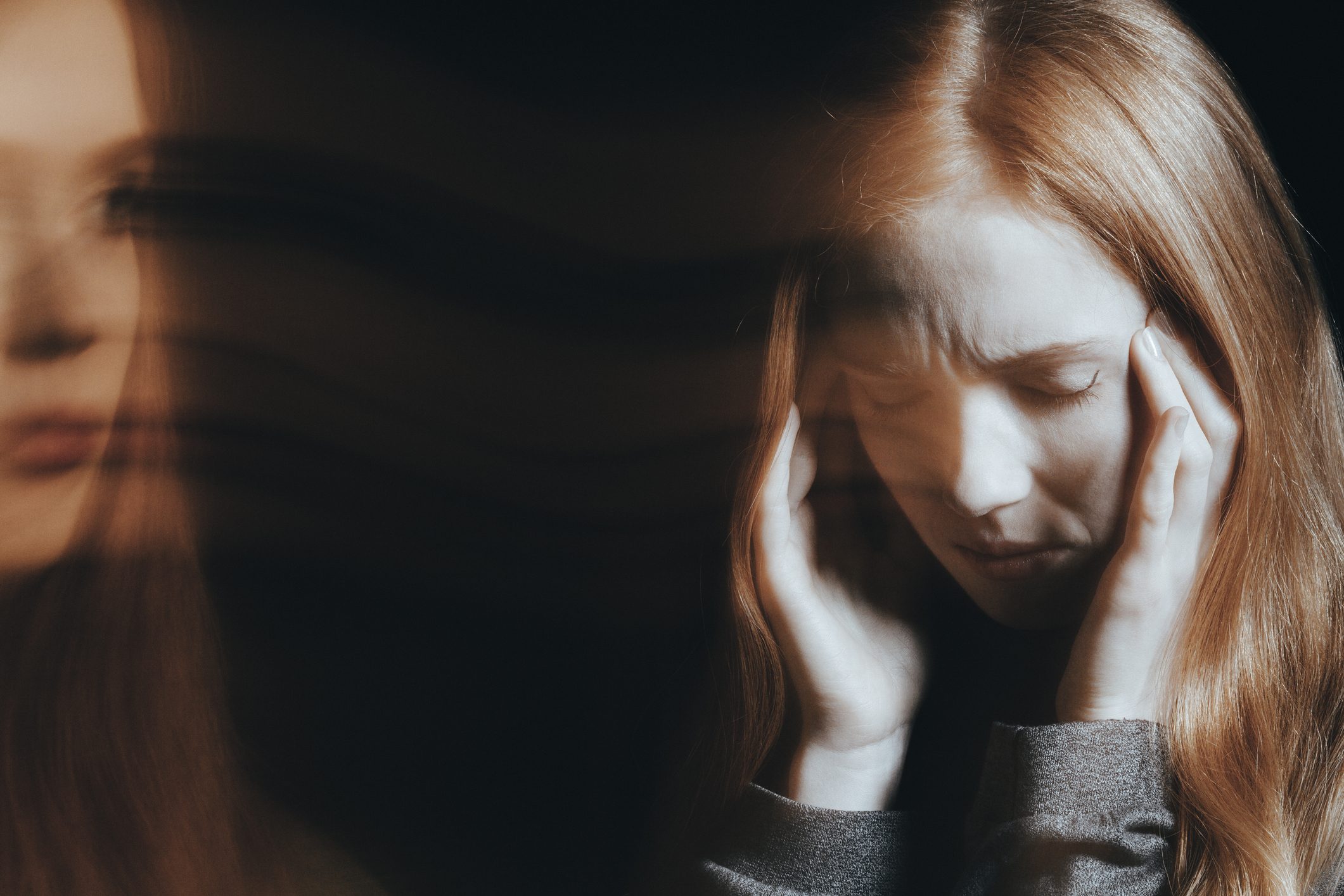 كيف تتعامل مع شخص مصاب بفصام الشخصية؟ | عربي بوست