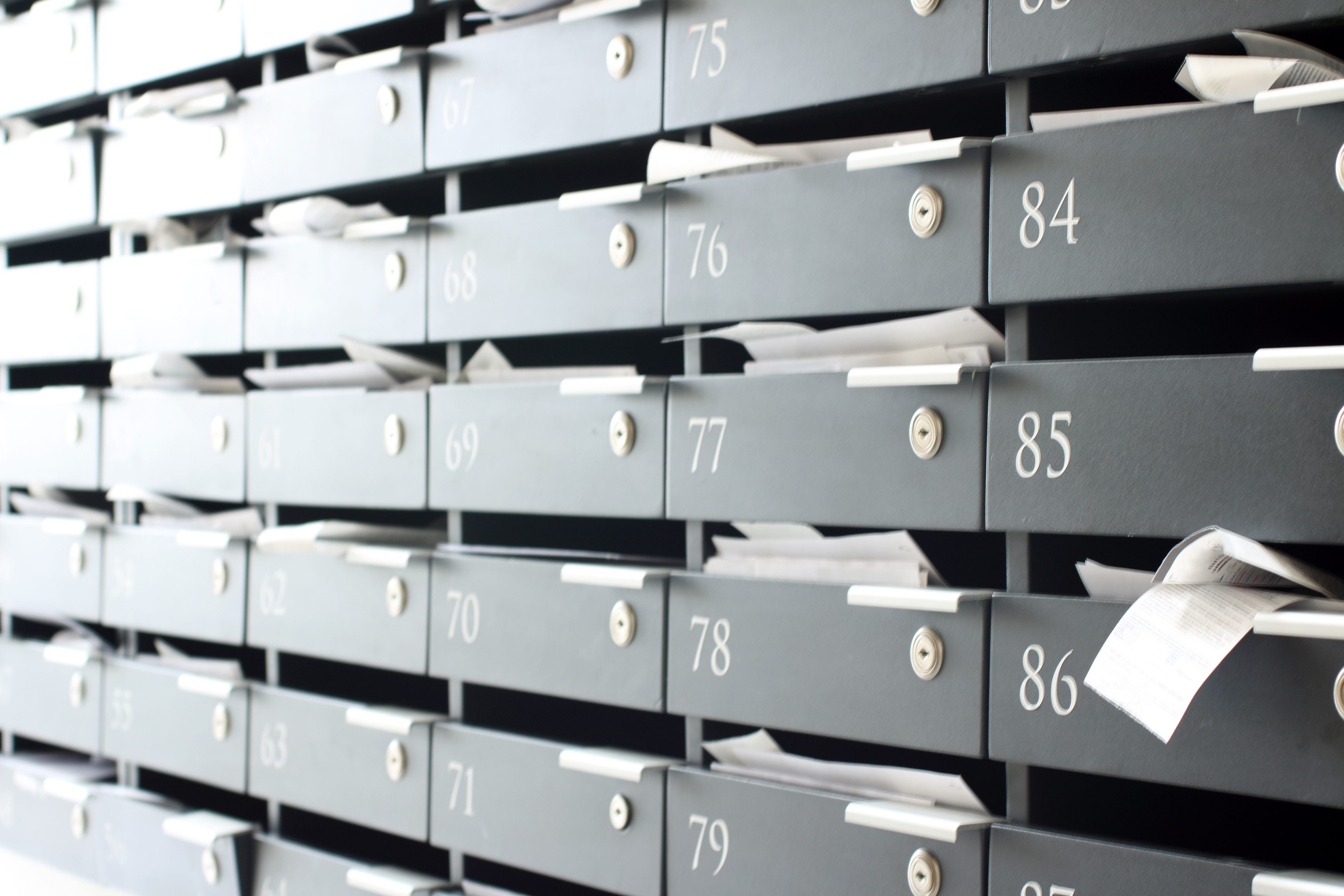 رسائل مسمومة في تونس