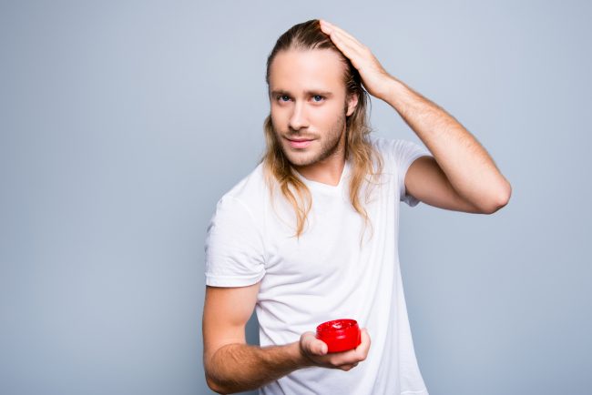 كيرلي، ناعم، مموّج.. المنتج المناسب لكل نوع من أنواع الشعر لدى الرجال