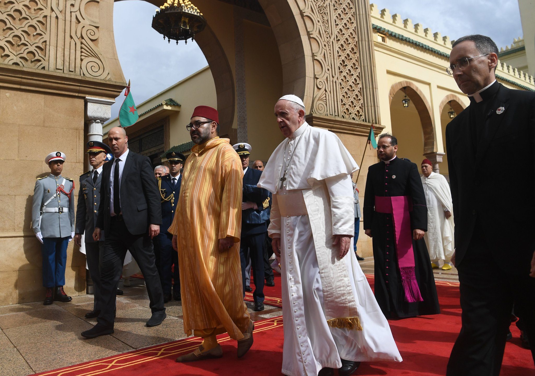 خطوة ستكسبه عداوة الأوروبيين المتطرفين.. البابا يناصر المهاجرين من المغرب ويدعوهم لـ«تعلّم اللغة واحترام القوانين»