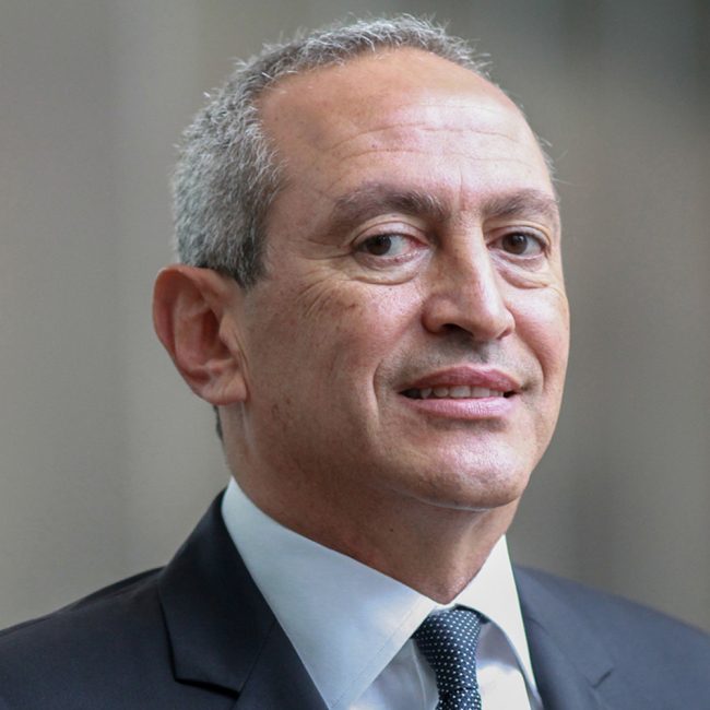 ناصف ساويرس يبيع حصته بأكبر شركة طيران خاص في العالم.. سيحصل على 4.7 مليار دولار