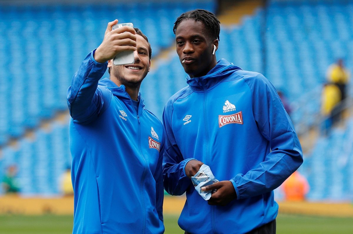 هدرسفيلد يهبط رسمياً.. الأهلي ينقذ رمضان صبحي من رقم قياسي سلبي في إنجلترا