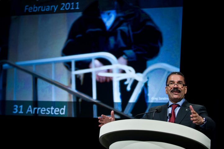 رونالد نوبل، الأمريكي الذي شغل منصب أمين عام الإنتربول ، رأى دورًا مهمًا للوكالة بعد هجمات 11 سبتمبر ودفع باتجاه توسع رقمي طموح/ AFP