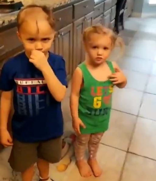 نُشِرَت صورٌ أخرى في أعقاب مذبحة الشعر، ظهر فيها الأشقاء الثلاثة برؤوسٍ خالية من الشعر تماماً