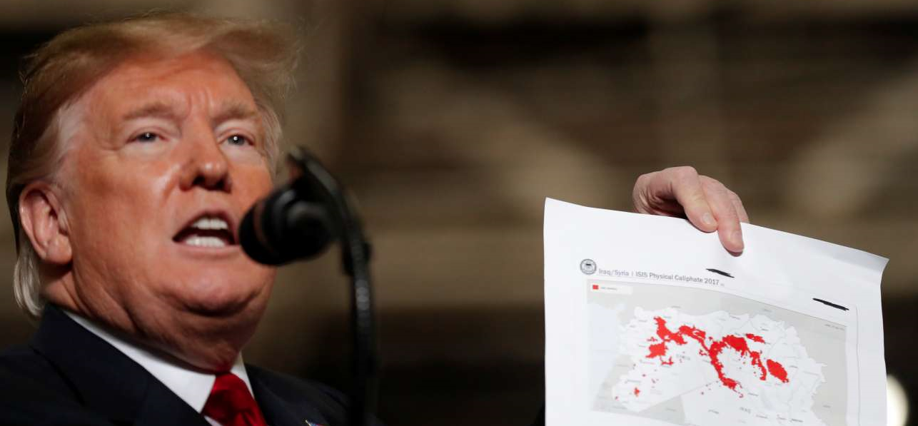 ترامب، كان قد أعلن في شهر ديسمبر/كانون الأول الماضي، اعتزامه سحب كافة الجنود الأمريكيين من سوريا، وعددهم ألفان، بحسب أرقام رسمية/رويترز