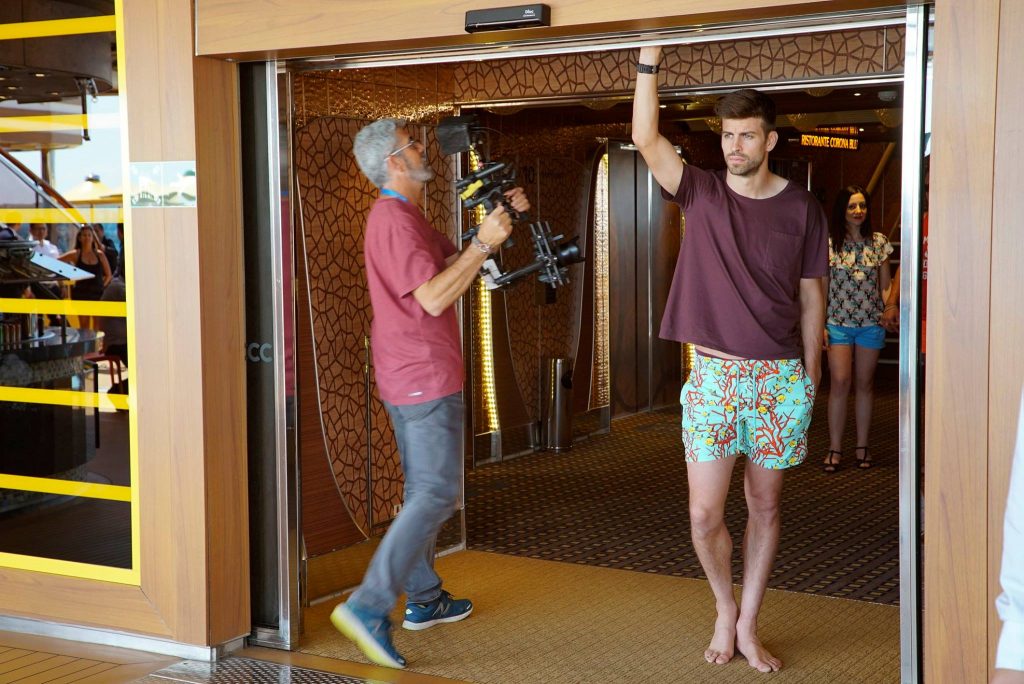 تيشيرتات ملونة صيفية تناسب عمرك