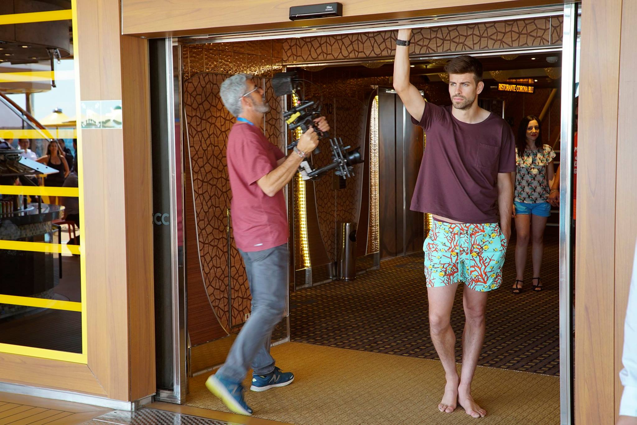 تيشيرتات ملونة صيفية تناسب عمرك