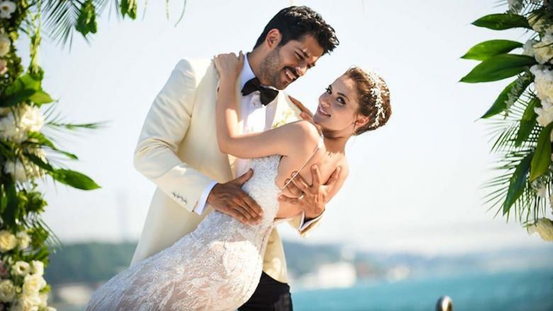 الحياة الزوجية السعيدة.. 10 علامات تدل على أن زوجك لايزال متيماً بك