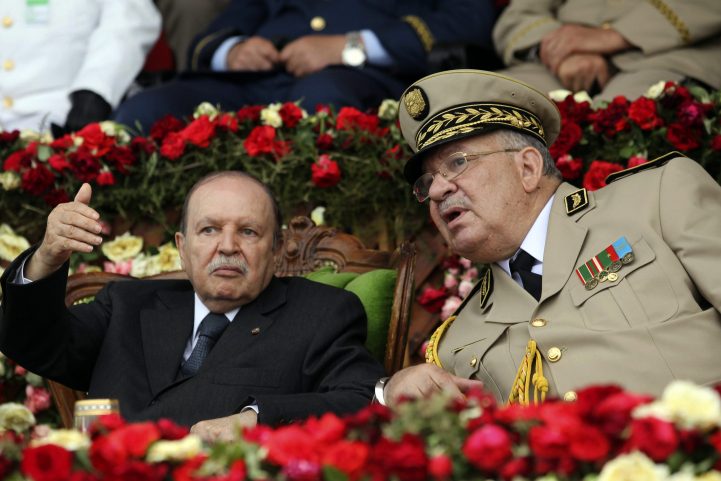 قائد أركان الجيش الجزائري طالب بتطبيق فوري للمادة 107 من الدستور قبل استقالة بوتفليقة/ رويترز