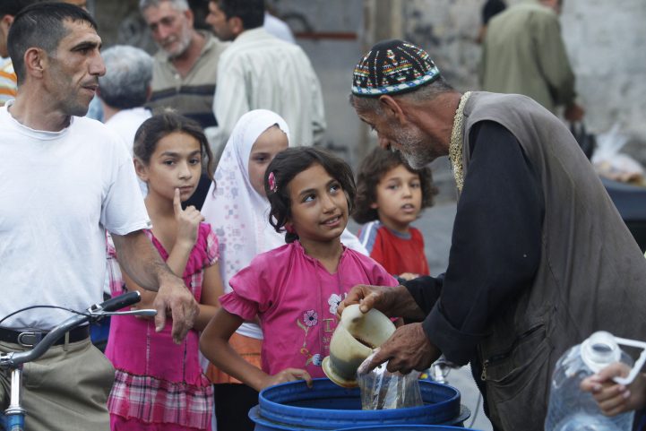 Reuters/يحب هذا المشروب الكبار والصغار لما له من فوائد كثيرة