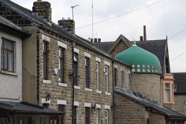 “ميدل إيست آي”: حملة تشويه إماراتية استهدفت مسجداً في بريطانيا.. سعت لربطه بتفجير مانشستر