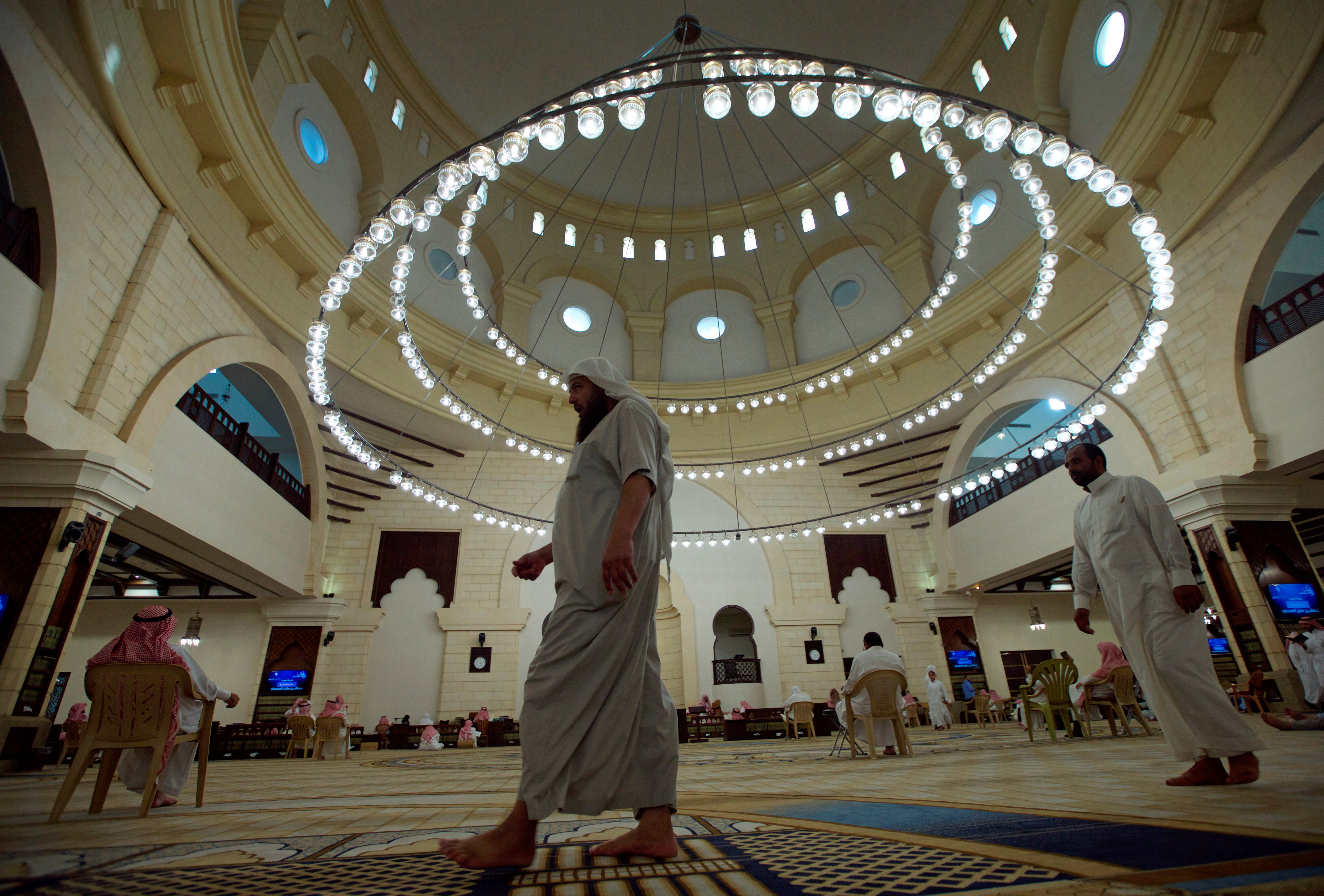 طعن خطيب جمعة سعودي أثناء الصلاة