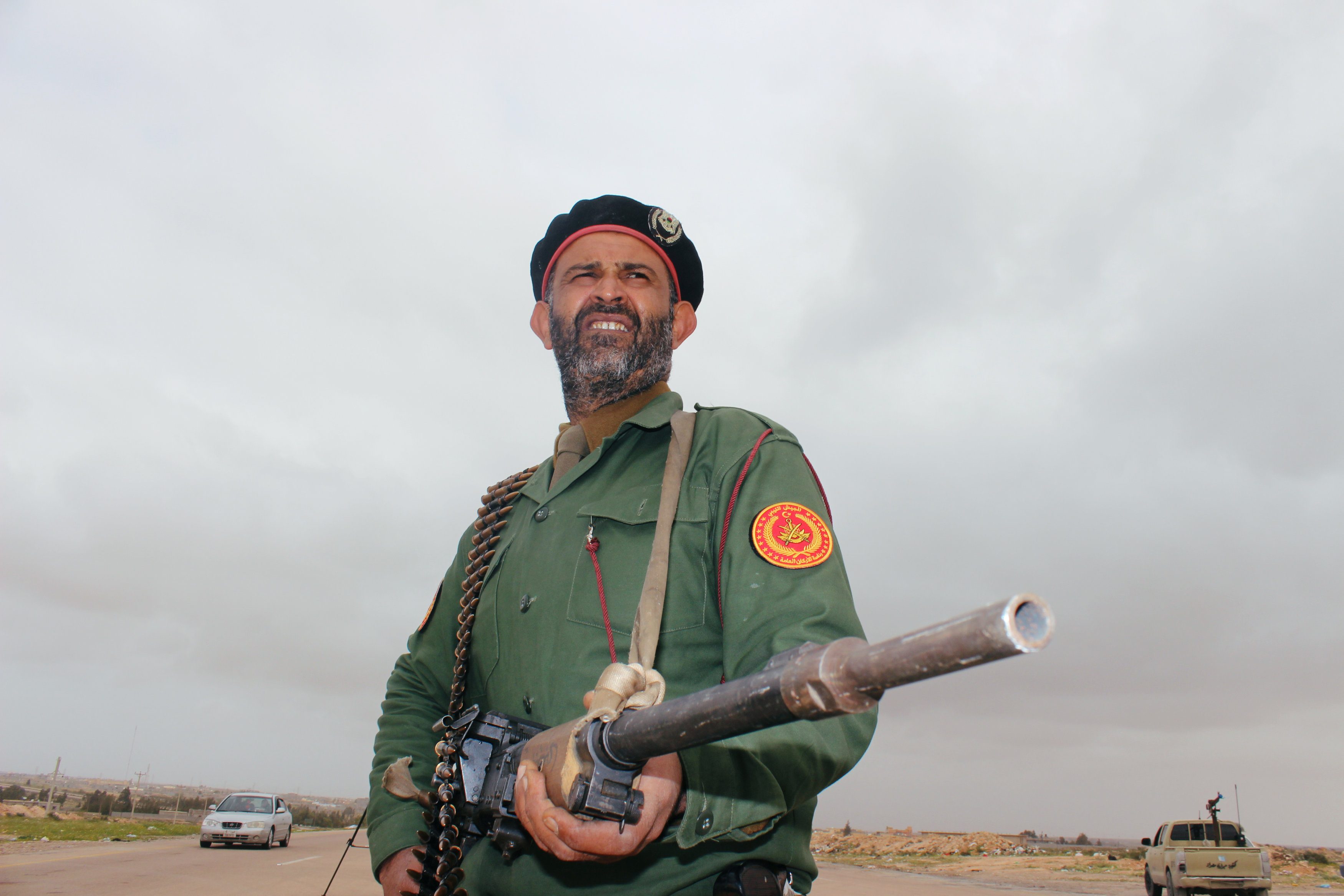 أحد الجنود في القوات المتحالفة مع الحكومة المدعومة من الأمم المتحدة/رويترز