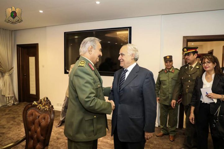 المبعوث الأممي غسان سلامة في لقاء سابق مع خليفة حفتر/ رويترز