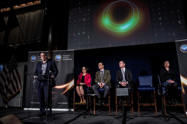 صاحبة صور الثقب الأسود تتعرض للإساءة على «الإنترنت» وزميلها يدافع عنها