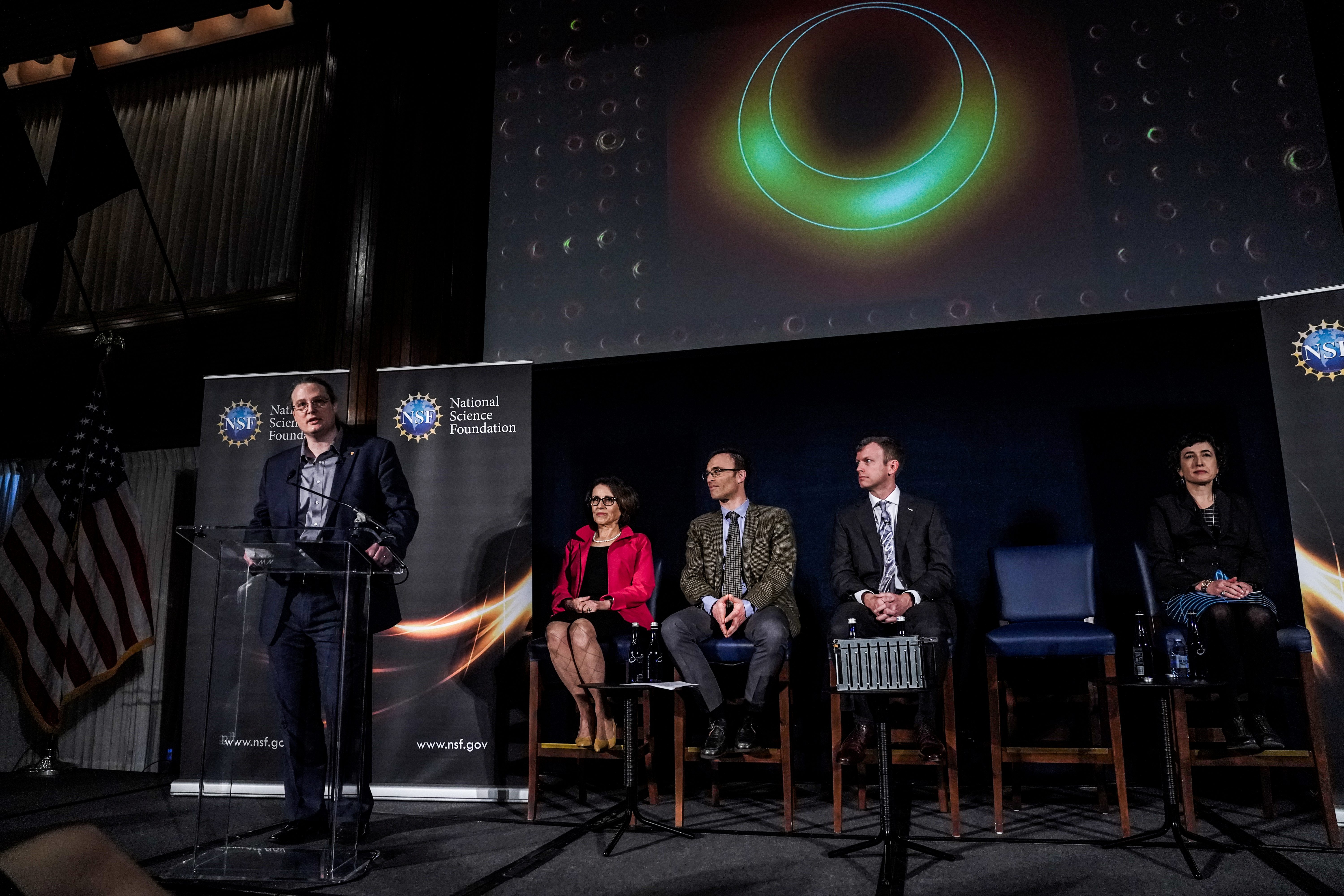 صاحبة صور الثقب الأسود تتعرض للإساءة على «الإنترنت» وزميلها يدافع عنها