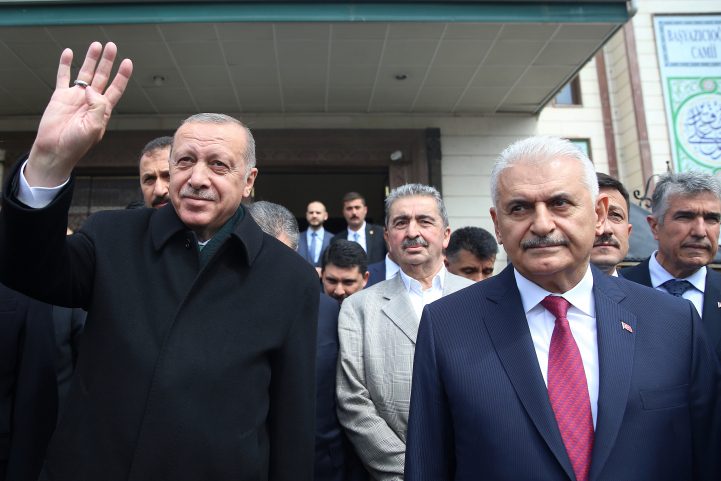 أردوغان ومرشح العدالة والتنمية في إسطنبول يلدريم/ رويترز