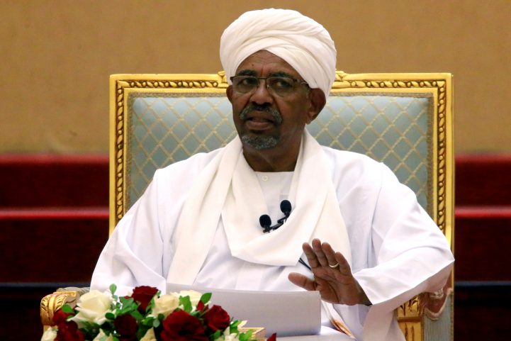الرئيس المعزول عُمر البشير نُقل غلى أحد السجون السودانية/ رويترز