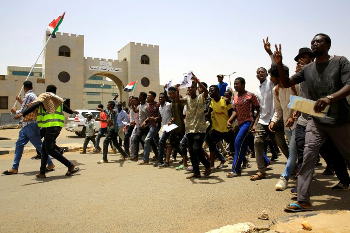 السودانيون استجابوا لدعوات المعارضة/ رويترز