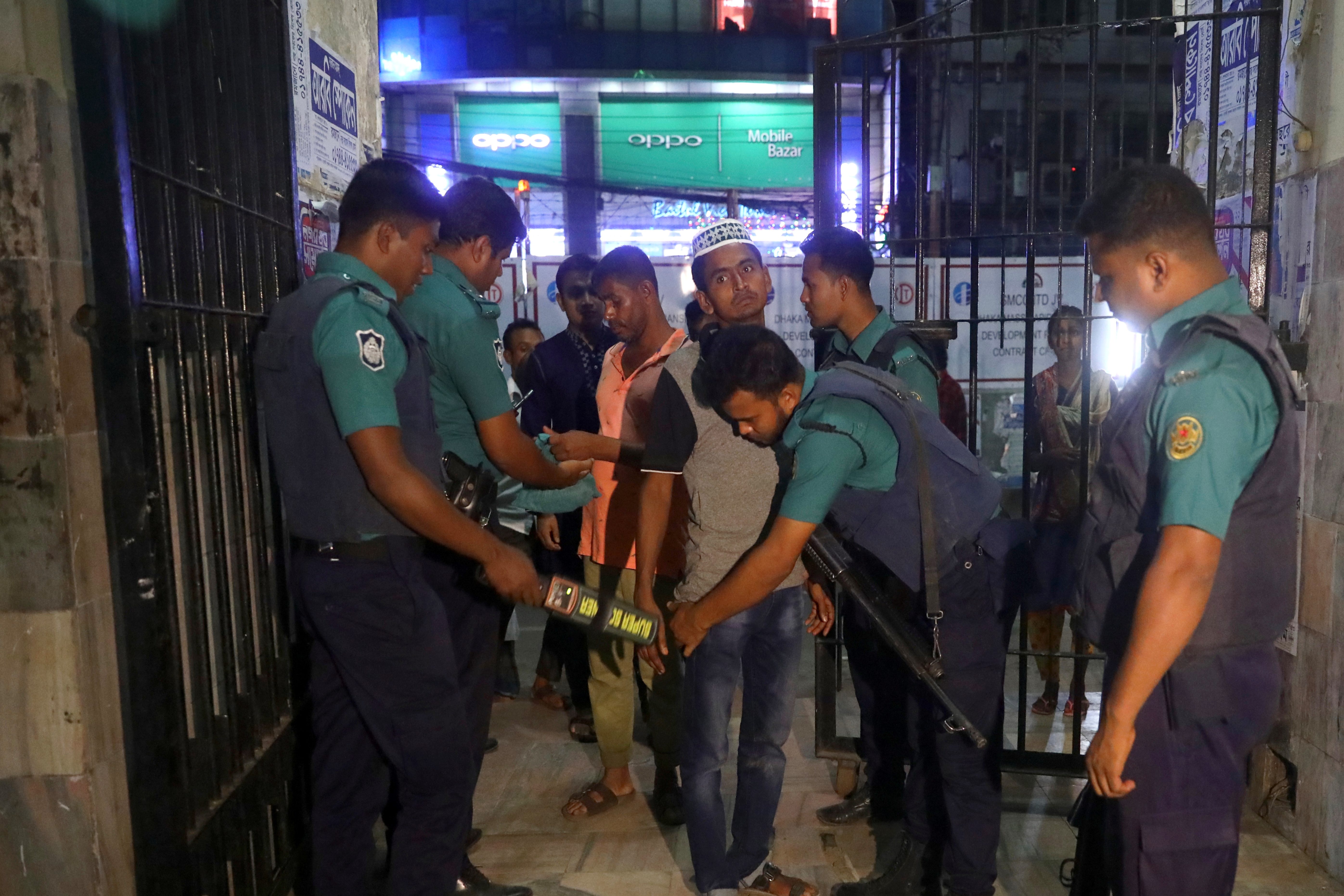 تفتيش على أبواب المساجد، وإلغاء لموائد الإفطار.. هكذا سيقضي مسلمو نيوزيلندا وسريلانكا رمضان بعد هجمات دامية
