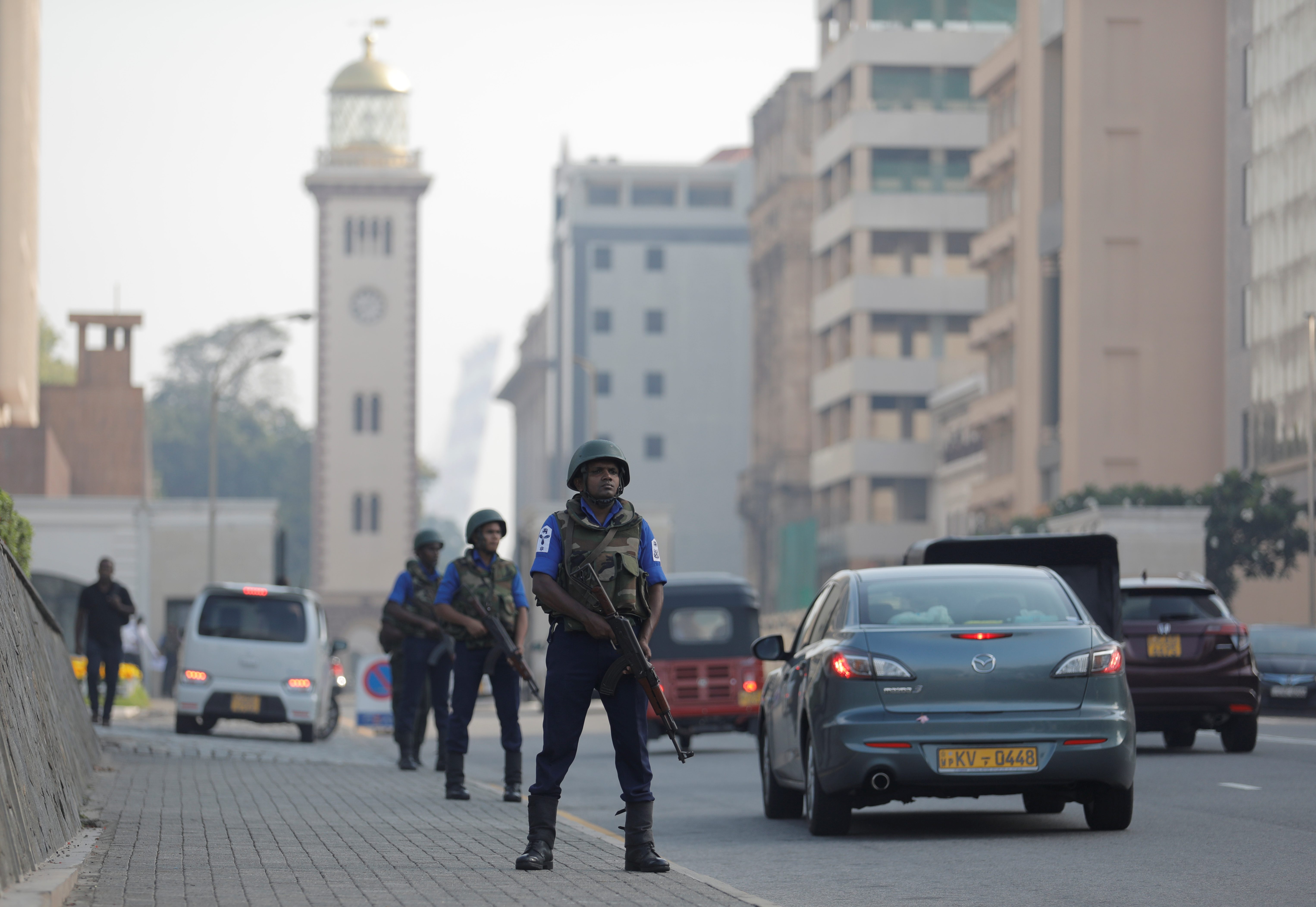 جنود منتشرون في شوارع العاصمة السريلانكية