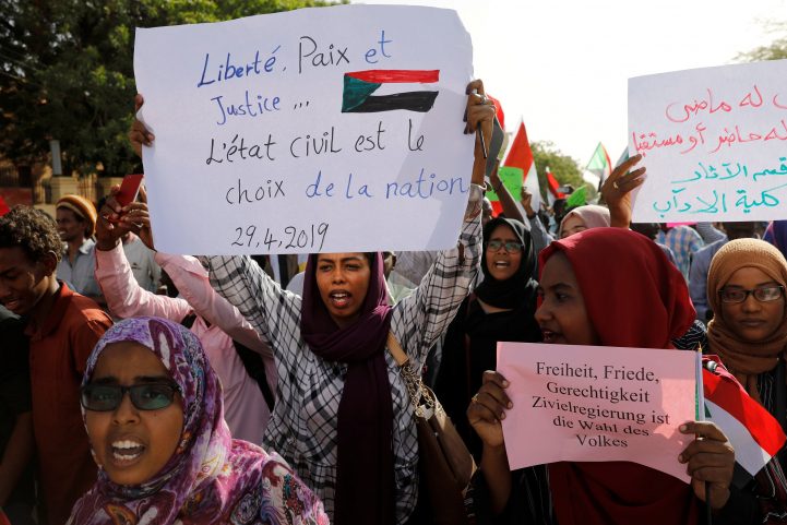 المعارضة السودانية مصرعة على مواصلة الاعتصام حتى تسليم السلطة للمدنيين/ رويترز