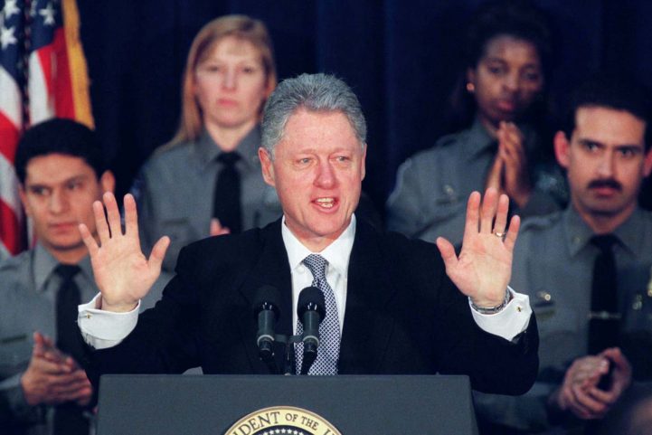 بيل كلينتون في عام 1999 ، قبل محاكمته مباشرة. تمت تبرئته/ رويترز